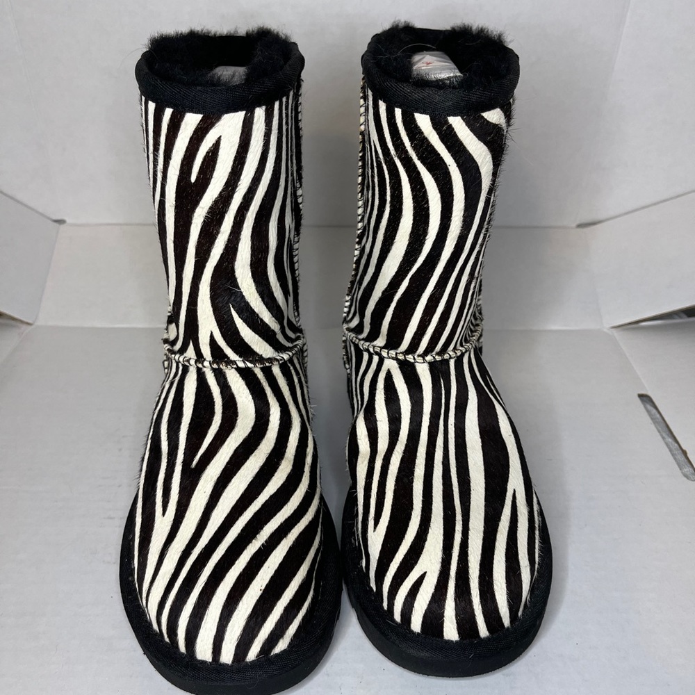 Ugg’s Classic Short Zebra Print Boot-Size 6 - image 2
